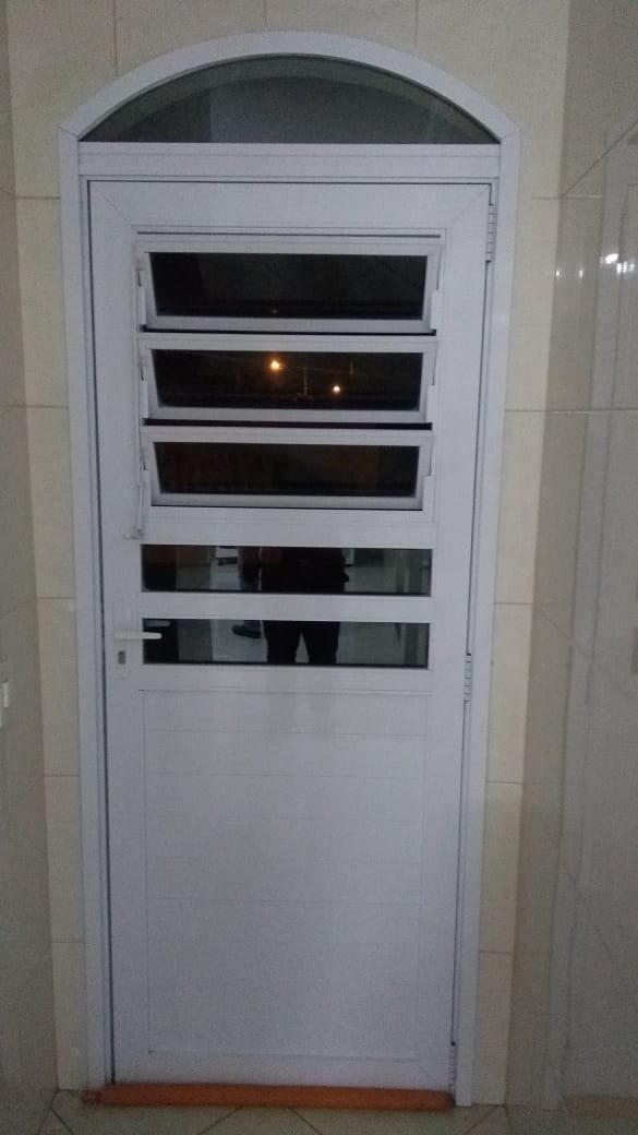  Esquadrias de Alumínio e Vidros na Zona Norte