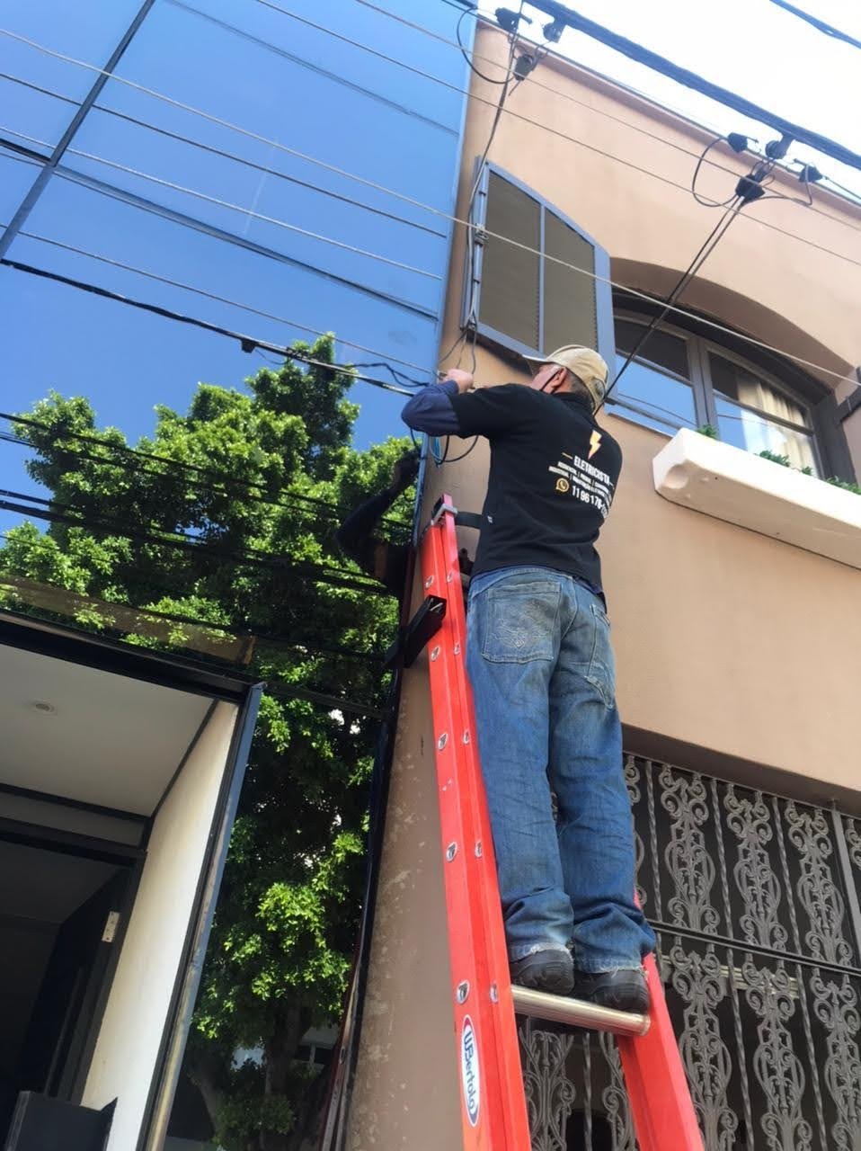 Eletricista na Zona Leste  Ademir Eletricista 